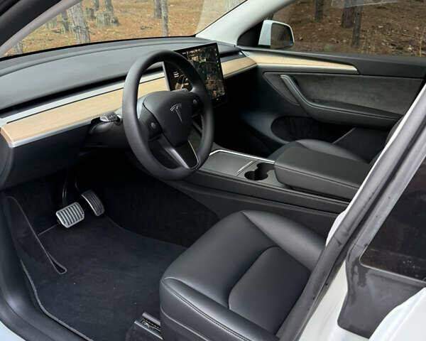 Белый Тесла Model Y, объемом двигателя 0 л и пробегом 4 тыс. км за 32700 $, фото 7 на Automoto.ua