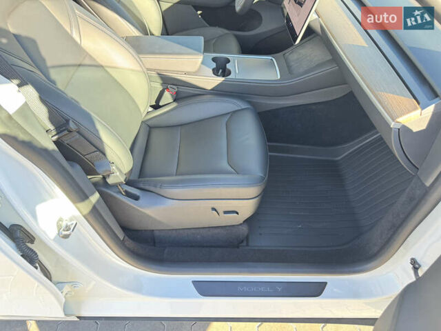 Белый Тесла Model Y, объемом двигателя 0 л и пробегом 26 тыс. км за 29900 $, фото 37 на Automoto.ua