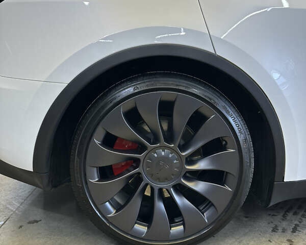 Белый Тесла Model Y, объемом двигателя 0 л и пробегом 22 тыс. км за 34500 $, фото 11 на Automoto.ua