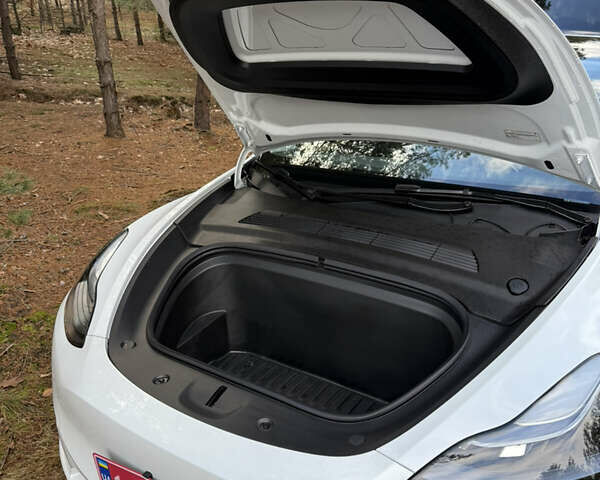 Белый Тесла Model Y, объемом двигателя 0 л и пробегом 4 тыс. км за 32700 $, фото 10 на Automoto.ua