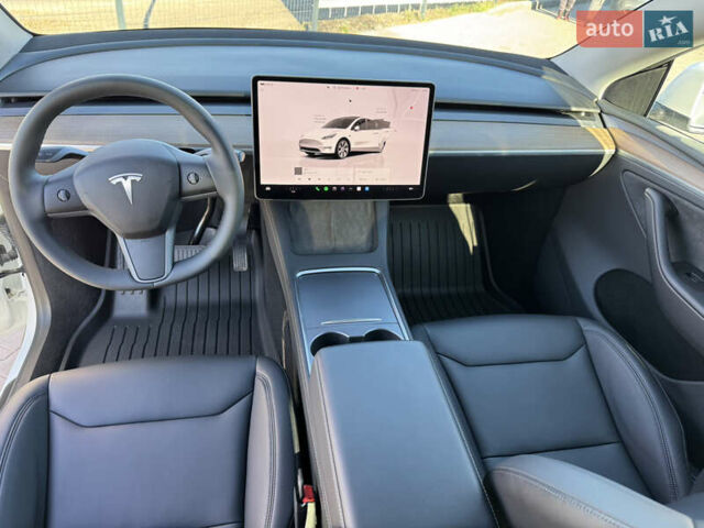 Белый Тесла Model Y, объемом двигателя 0 л и пробегом 26 тыс. км за 29900 $, фото 26 на Automoto.ua