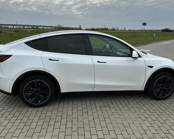 Белый Тесла Model Y, объемом двигателя 0 л и пробегом 6 тыс. км за 27000 $, фото 5 на Automoto.ua