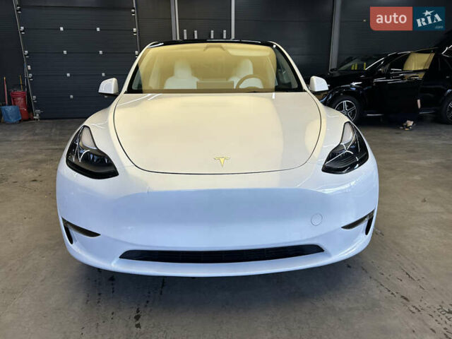 Белый Тесла Model Y, объемом двигателя 0 л и пробегом 22 тыс. км за 34500 $, фото 3 на Automoto.ua