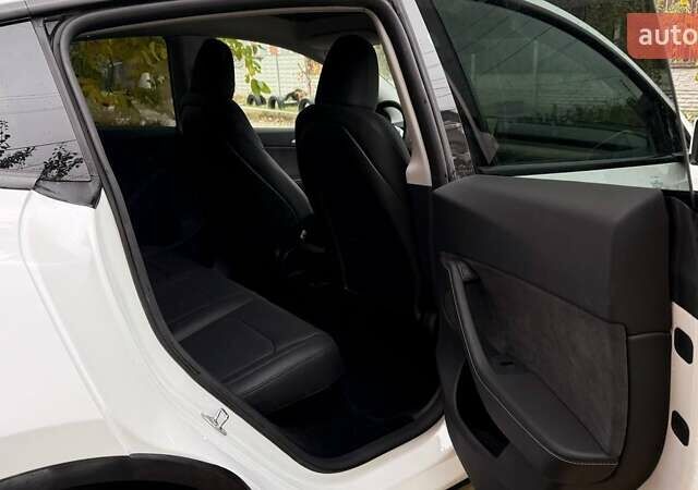 Белый Тесла Model Y, объемом двигателя 0 л и пробегом 20 тыс. км за 31500 $, фото 6 на Automoto.ua