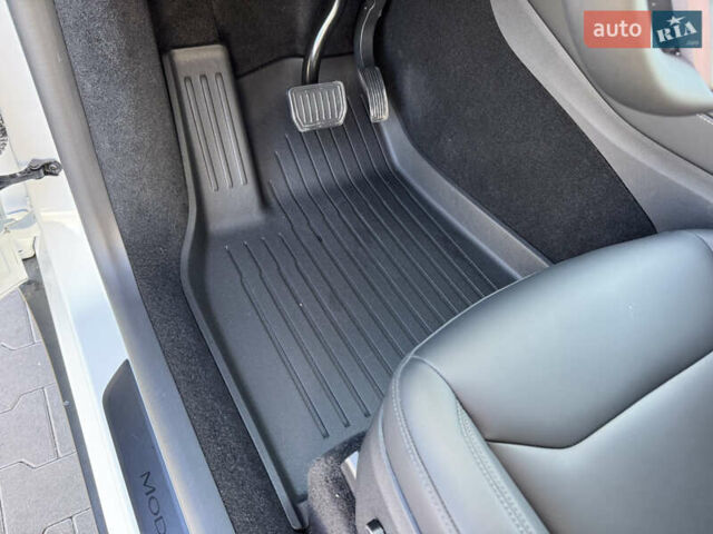 Белый Тесла Model Y, объемом двигателя 0 л и пробегом 26 тыс. км за 29900 $, фото 56 на Automoto.ua