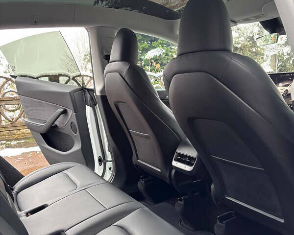 Белый Тесла Model Y, объемом двигателя 0 л и пробегом 16 тыс. км за 30999 $, фото 47 на Automoto.ua