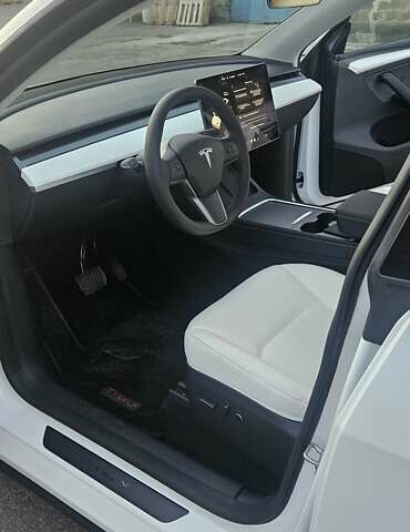 Білий Тесла Model Y, об'ємом двигуна 0 л та пробігом 1 тис. км за 39000 $, фото 6 на Automoto.ua