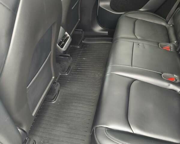 Белый Тесла Model Y, объемом двигателя 0 л и пробегом 19 тыс. км за 28800 $, фото 7 на Automoto.ua