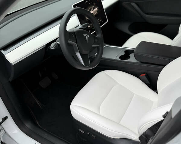Белый Тесла Model Y, объемом двигателя 0 л и пробегом 23 тыс. км за 26500 $, фото 13 на Automoto.ua
