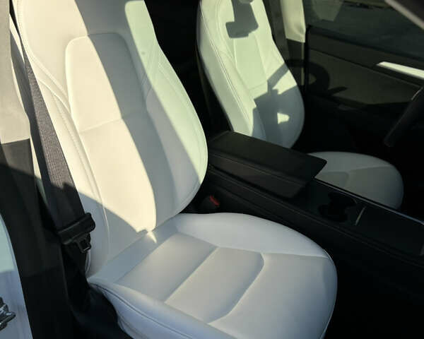 Белый Тесла Model Y, объемом двигателя 0 л и пробегом 24 тыс. км за 27800 $, фото 7 на Automoto.ua