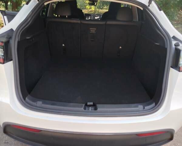 Білий Тесла Model Y, об'ємом двигуна 0 л та пробігом 25 тис. км за 32500 $, фото 14 на Automoto.ua