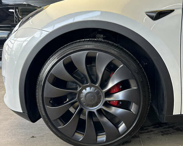 Белый Тесла Model Y, объемом двигателя 0 л и пробегом 22 тыс. км за 34500 $, фото 9 на Automoto.ua
