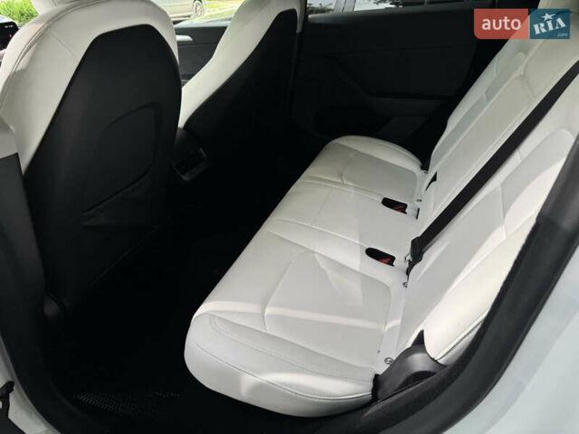 Белый Тесла Model Y, объемом двигателя 0 л и пробегом 15 тыс. км за 29900 $, фото 17 на Automoto.ua