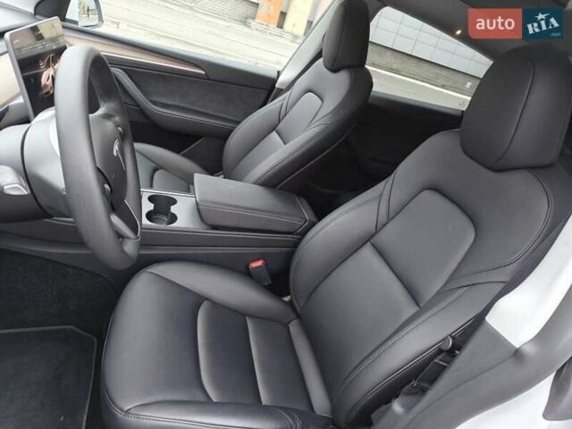 Белый Тесла Model Y, объемом двигателя 0 л и пробегом 18 тыс. км за 29000 $, фото 29 на Automoto.ua