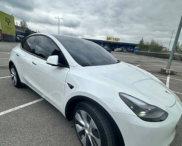 Белый Тесла Model Y, объемом двигателя 0 л и пробегом 35 тыс. км за 29000 $, фото 3 на Automoto.ua