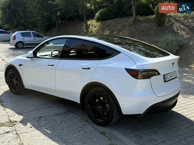 Белый Тесла Model Y, объемом двигателя 0 л и пробегом 13 тыс. км за 29500 $, фото 2 на Automoto.ua