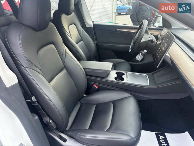 Белый Тесла Model Y, объемом двигателя 0 л и пробегом 25 тыс. км за 33290 $, фото 18 на Automoto.ua