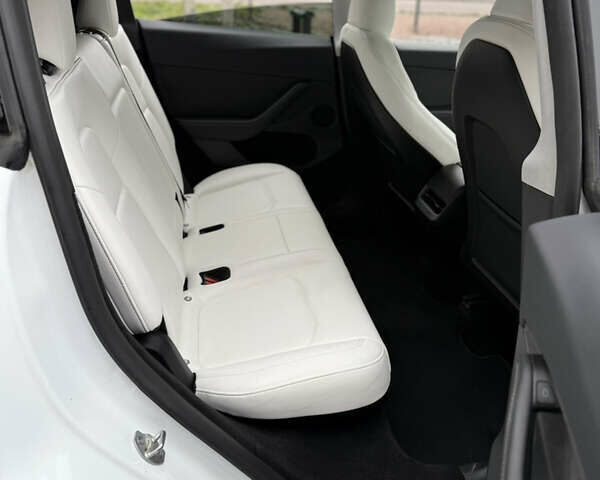 Белый Тесла Model Y, объемом двигателя 0 л и пробегом 23 тыс. км за 26500 $, фото 22 на Automoto.ua