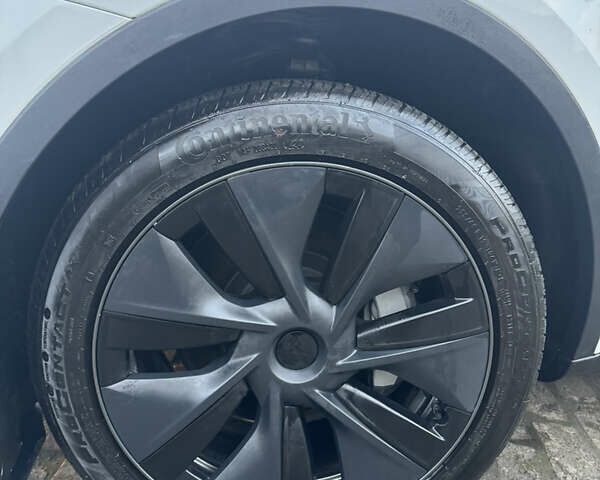 Білий Тесла Model Y, об'ємом двигуна 0 л та пробігом 8 тис. км за 34500 $, фото 9 на Automoto.ua