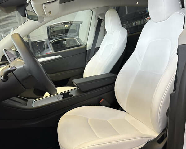 Белый Тесла Model Y, объемом двигателя 0 л и пробегом 22 тыс. км за 34500 $, фото 16 на Automoto.ua