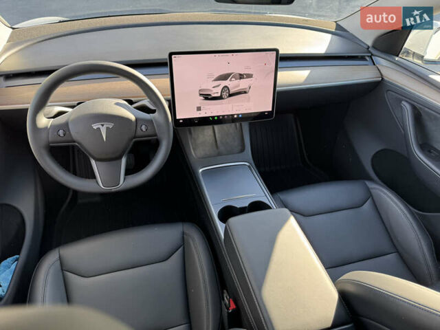 Белый Тесла Model Y, объемом двигателя 0 л и пробегом 26 тыс. км за 29900 $, фото 45 на Automoto.ua