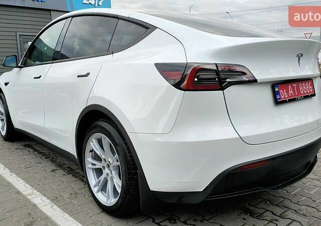 Белый Тесла Model Y, объемом двигателя 0 л и пробегом 7 тыс. км за 27500 $, фото 5 на Automoto.ua
