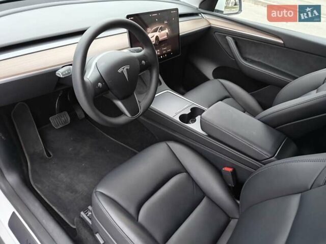Белый Тесла Model Y, объемом двигателя 0 л и пробегом 18 тыс. км за 29000 $, фото 30 на Automoto.ua