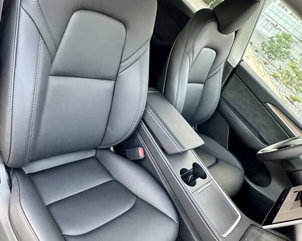 Белый Тесла Model Y, объемом двигателя 0 л и пробегом 3 тыс. км за 34498 $, фото 28 на Automoto.ua