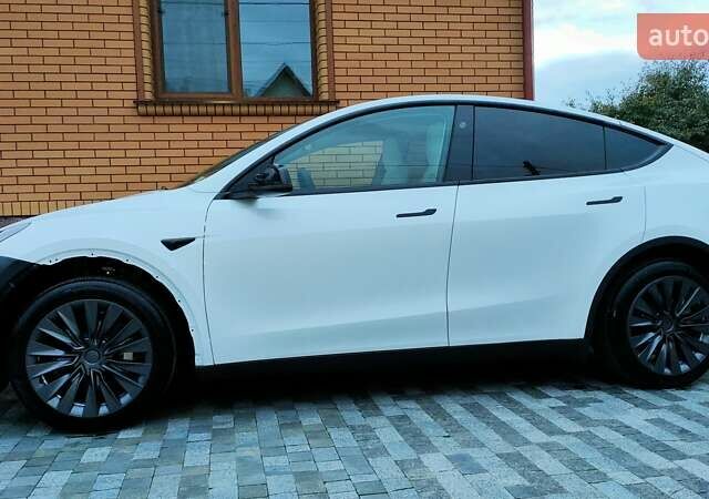Белый Тесла Model Y, объемом двигателя 0 л и пробегом 7 тыс. км за 27500 $, фото 1 на Automoto.ua
