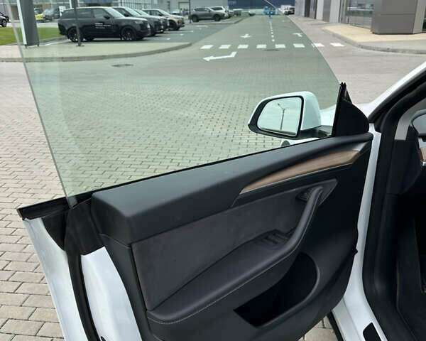 Белый Тесла Model Y, объемом двигателя 0 л и пробегом 6 тыс. км за 27000 $, фото 11 на Automoto.ua