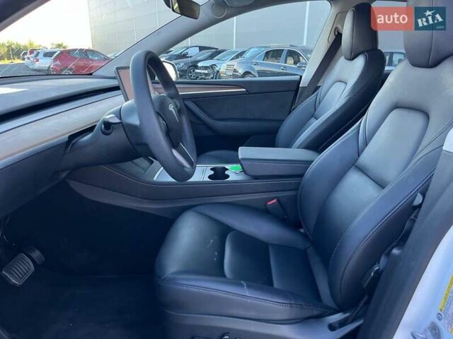 Белый Тесла Model Y, объемом двигателя 0 л и пробегом 34 тыс. км за 30890 $, фото 38 на Automoto.ua