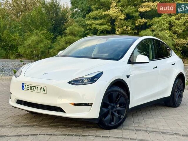 Белый Тесла Model Y, объемом двигателя 0 л и пробегом 3 тыс. км за 34498 $, фото 5 на Automoto.ua