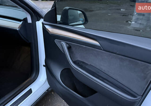 Білий Тесла Model Y, об'ємом двигуна 0 л та пробігом 96 тис. км за 19900 $, фото 22 на Automoto.ua