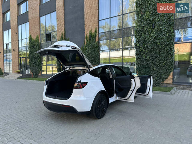 Білий Тесла Model Y, об'ємом двигуна 0 л та пробігом 5 тис. км за 27900 $, фото 26 на Automoto.ua