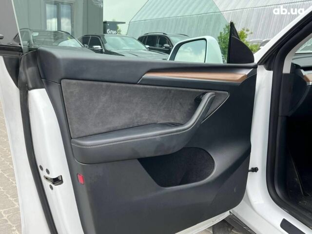Белый Тесла Model Y, объемом двигателя 0 л и пробегом 33 тыс. км за 34890 $, фото 42 на Automoto.ua