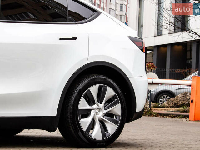 Білий Тесла Model Y, об'ємом двигуна 0 л та пробігом 11 тис. км за 30000 $, фото 20 на Automoto.ua