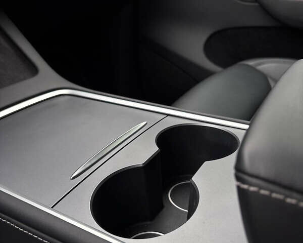 Белый Тесла Model Y, объемом двигателя 0 л и пробегом 16 тыс. км за 30999 $, фото 61 на Automoto.ua