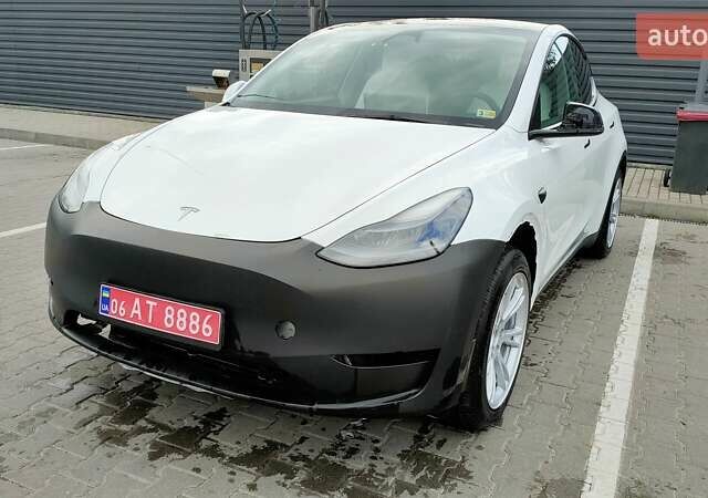Белый Тесла Model Y, объемом двигателя 0 л и пробегом 7 тыс. км за 27500 $, фото 2 на Automoto.ua