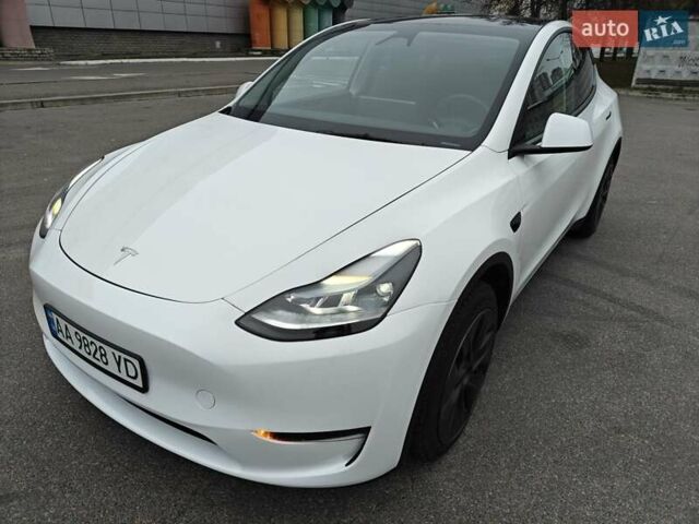 Белый Тесла Model Y, объемом двигателя 0 л и пробегом 18 тыс. км за 29000 $, фото 4 на Automoto.ua