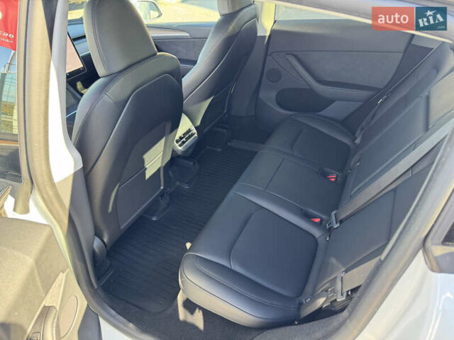 Белый Тесла Model Y, объемом двигателя 0 л и пробегом 26 тыс. км за 29900 $, фото 47 на Automoto.ua