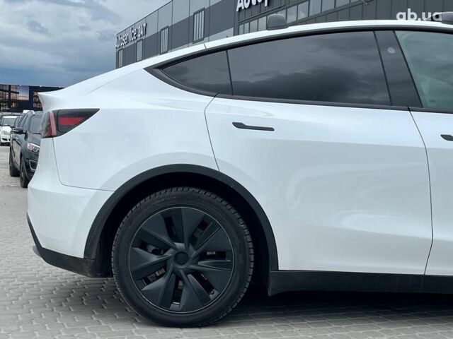 Белый Тесла Model Y, объемом двигателя 0 л и пробегом 33 тыс. км за 34890 $, фото 10 на Automoto.ua
