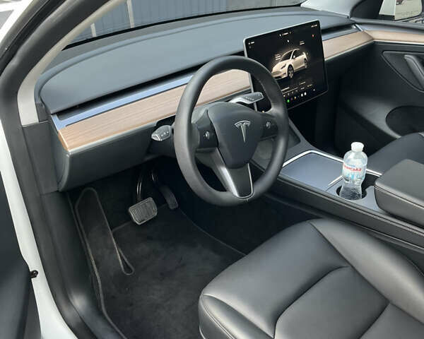 Белый Тесла Model Y, объемом двигателя 0 л и пробегом 35 тыс. км за 29000 $, фото 13 на Automoto.ua