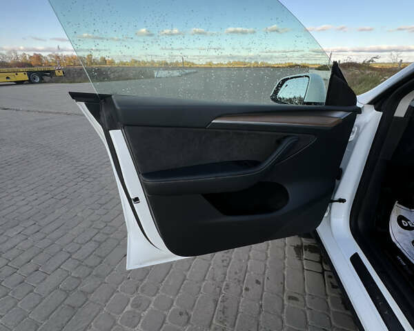 Тесла Model Y 2024 у Жовкві на Automoto.ua Білий Тесла Model Y, об'ємом двигуна 0 л та пробігом 30 тис. км за 33000 $, фото 30 на Automoto.ua