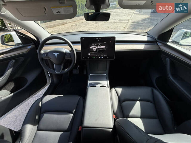 Белый Тесла Model Y, объемом двигателя 0 л и пробегом 13 тыс. км за 29500 $, фото 21 на Automoto.ua