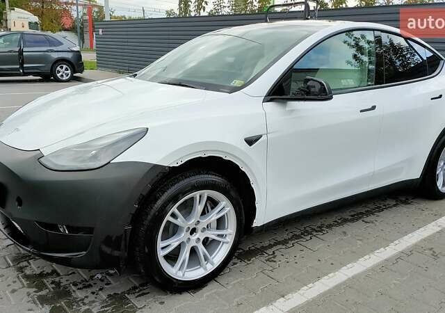 Белый Тесла Model Y, объемом двигателя 0 л и пробегом 7 тыс. км за 27500 $, фото 3 на Automoto.ua