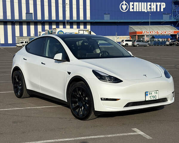 Белый Тесла Model Y, объемом двигателя 0 л и пробегом 8 тыс. км за 34999 $, фото 4 на Automoto.ua