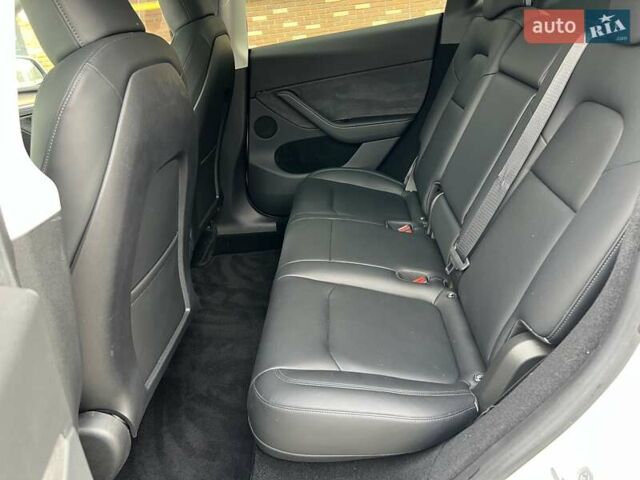 Белый Тесла Model Y, объемом двигателя 0 л и пробегом 2 тыс. км за 34500 $, фото 26 на Automoto.ua