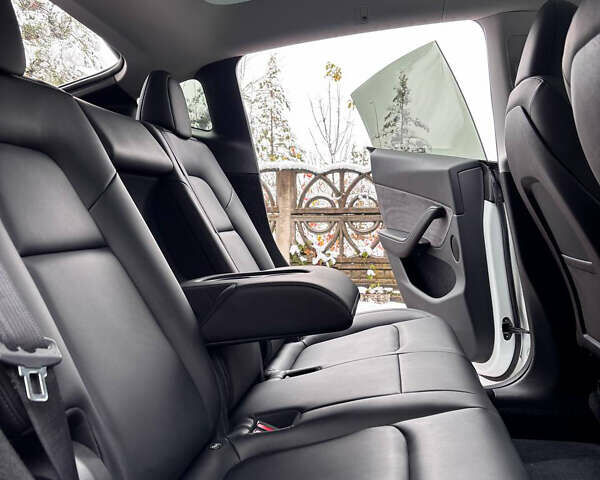 Белый Тесла Model Y, объемом двигателя 0 л и пробегом 16 тыс. км за 30999 $, фото 48 на Automoto.ua