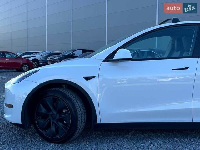 Белый Тесла Model Y, объемом двигателя 0 л и пробегом 34 тыс. км за 30890 $, фото 4 на Automoto.ua