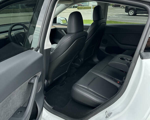 Белый Тесла Model Y, объемом двигателя 0 л и пробегом 6 тыс. км за 27000 $, фото 12 на Automoto.ua